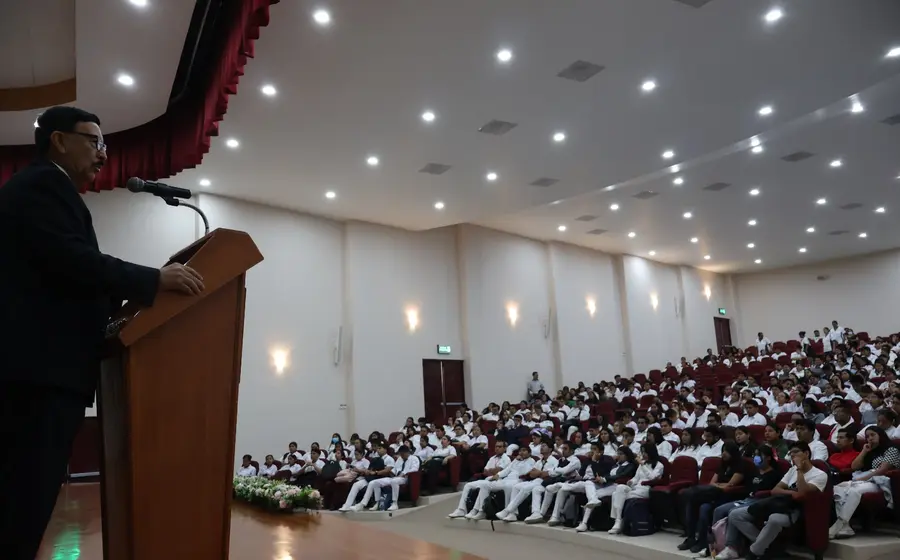 El titular del OOAD en Oaxaca, Julio Mercado Castruita, ofreció la conferencia magistral “Políticas Públicas de Salud, Sistemas de Salud Pública en México”.