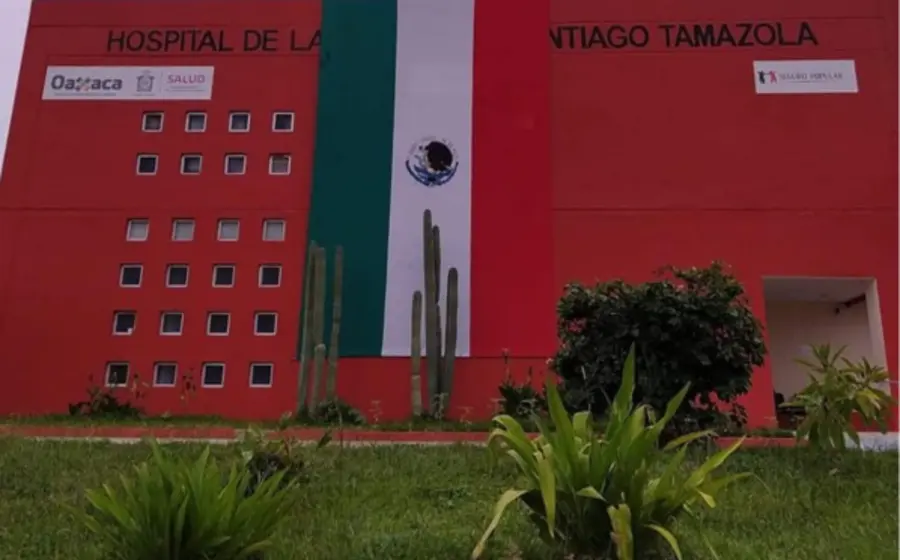 Personal del Hospital de Santiago Tamazola pide seguridad a las autoridades.