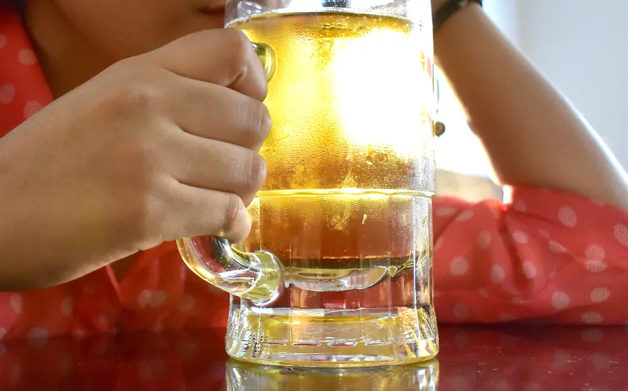 En México, mueren aproximadamente 40 mil personas cada año por causas atribuibles al consumo de alcohol.