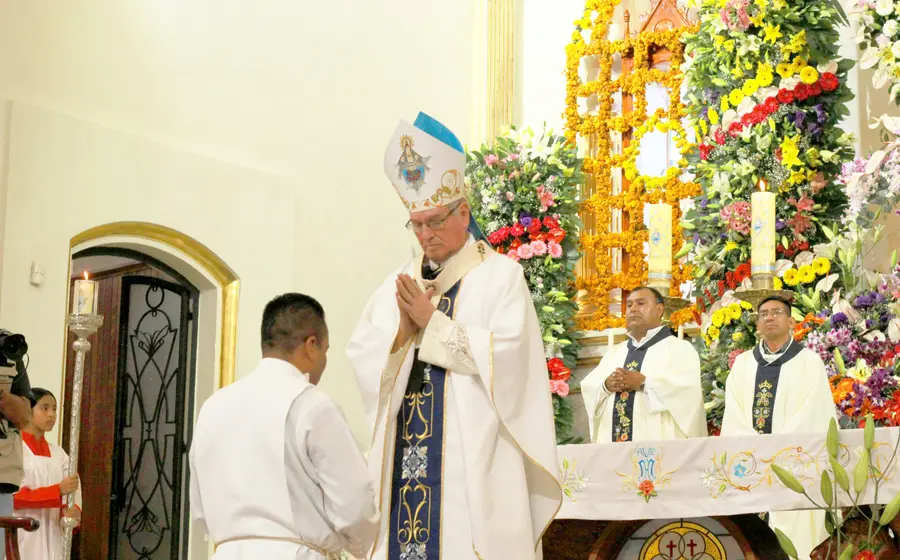 Pedro Vázquez Villalobos, realizó la ordenación  del diácono Saúl Bernardo Acevedo en el Santuario de la Inmaculada de Juquila.