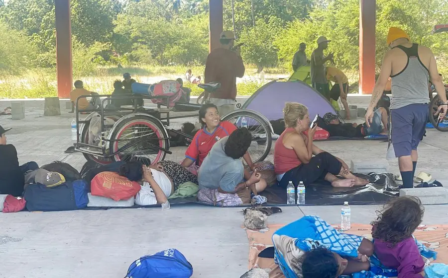 Unos 250 migrantes fueron trasladados el domingo por la tarde en siete autobuses al estado de Guerrero y otra parte a Michoacán.
