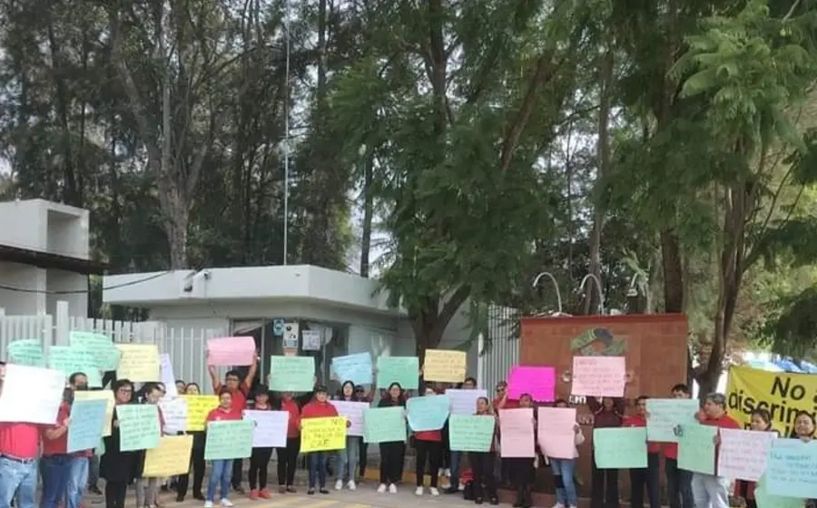 Los docentes realizaron una protesta en el Conalep de Huajuapan.