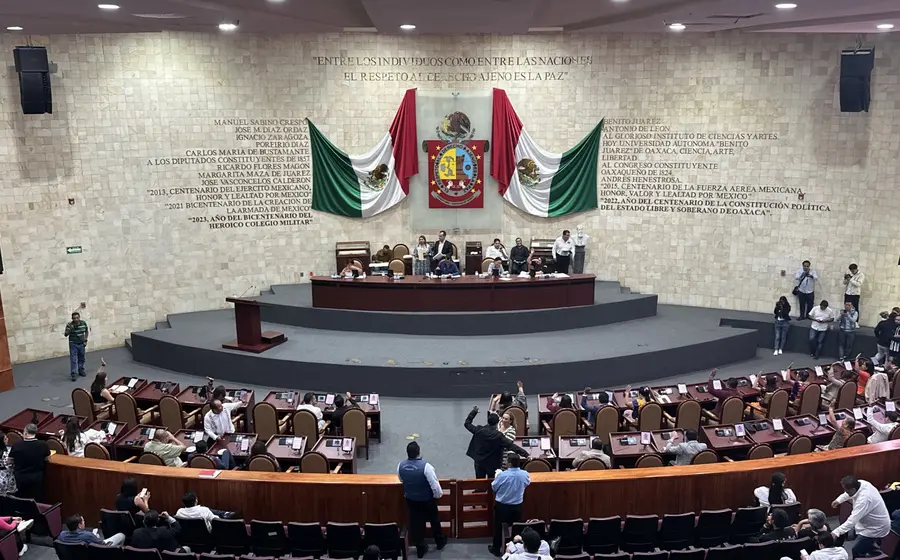 Entre los beneficios de la reforma está la eliminación de la brecha salarial, al incorporar al principio constitucional de que, a trabajo igual, salario igual, sin importar sexo ni el género.
