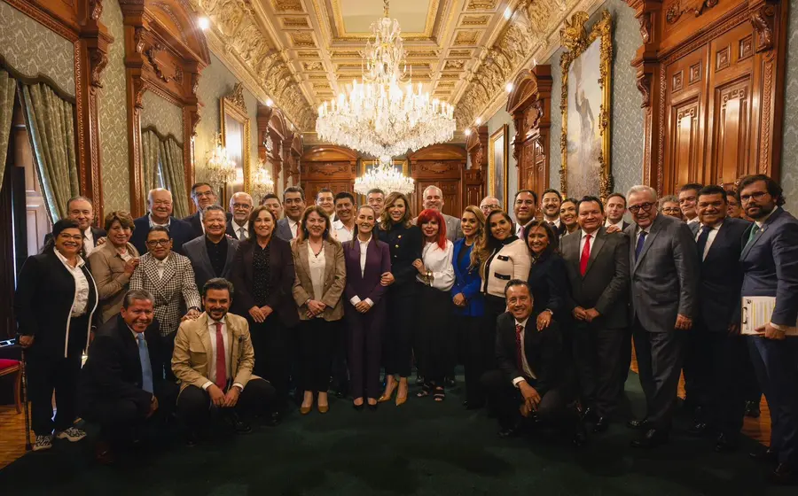 El titular del Poder Ejecutivo señaló que esta reunión fue muy importante porque hubo compromisos de trabajo con la presidenta de la República, Claudia Sheinbaum.