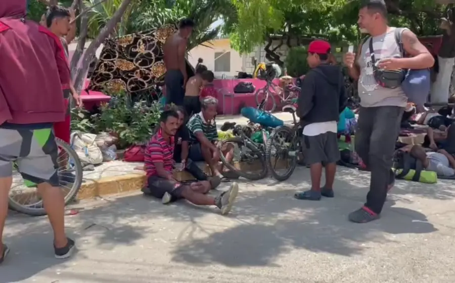 Piden que la autoridad mexicana les garantice que efectivamente serán llevados a una estación migratoria y que no serán deportados.
