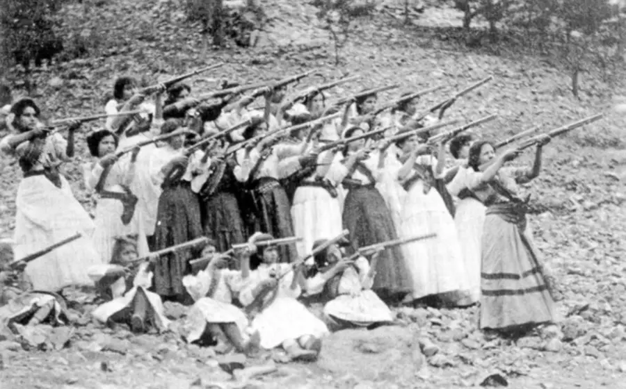 Las mujeres revolucionarias tomaron parte del movimiento en servicios de salud, en las trincheras y campo de batalla.