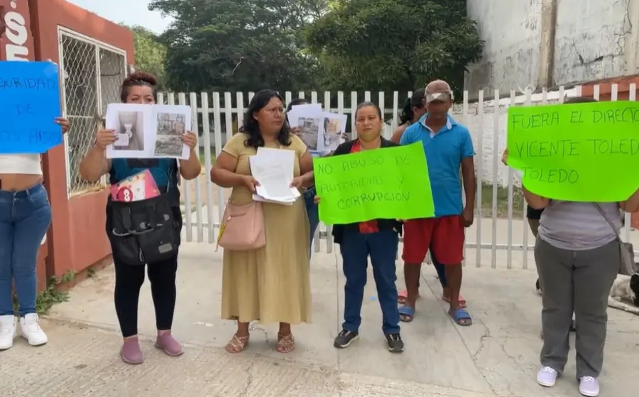 Los tutores cerraron el plantel y nadie pudo ingresar.