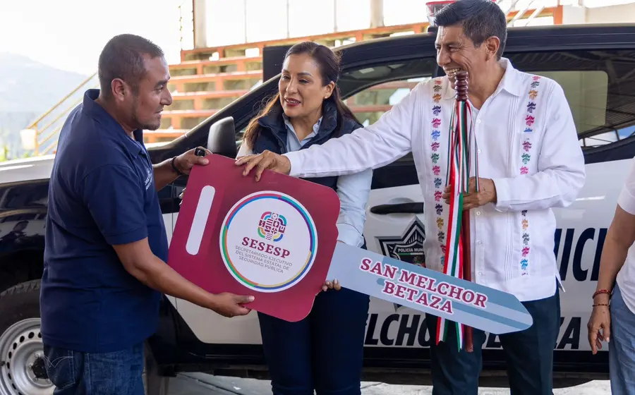 gobernador_jara_entrega_patrulla_betaza