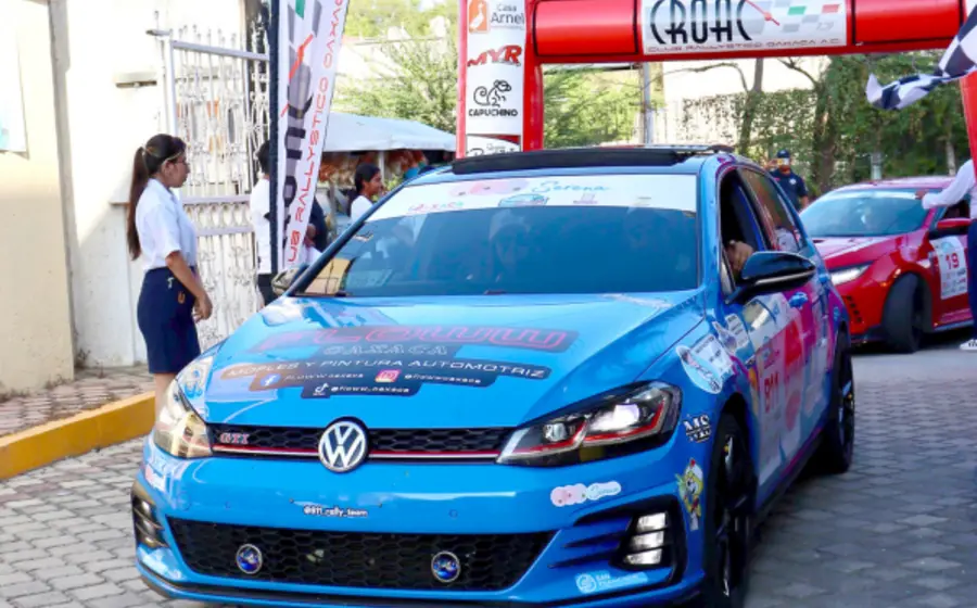 Con el Golf GTI marcado con el 811, Carlos Zaleta y Fátima Martínez fueron campeones regionales de rallies