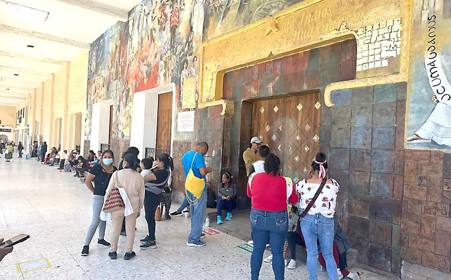 Al no encontrar al presidente municipal de Huajuapan, los inconformes decidieron tomar el palacio y retener a los funcionarios.