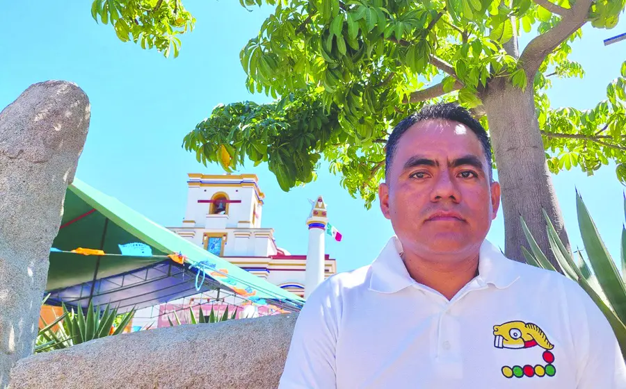 Reynaldo López de la Paz es el ganador del Premio FAHHO-CaSa “Emiliano Cruz”, por sus talleres de tu'ùn savi; es originario de Santiago Jamiltepec.