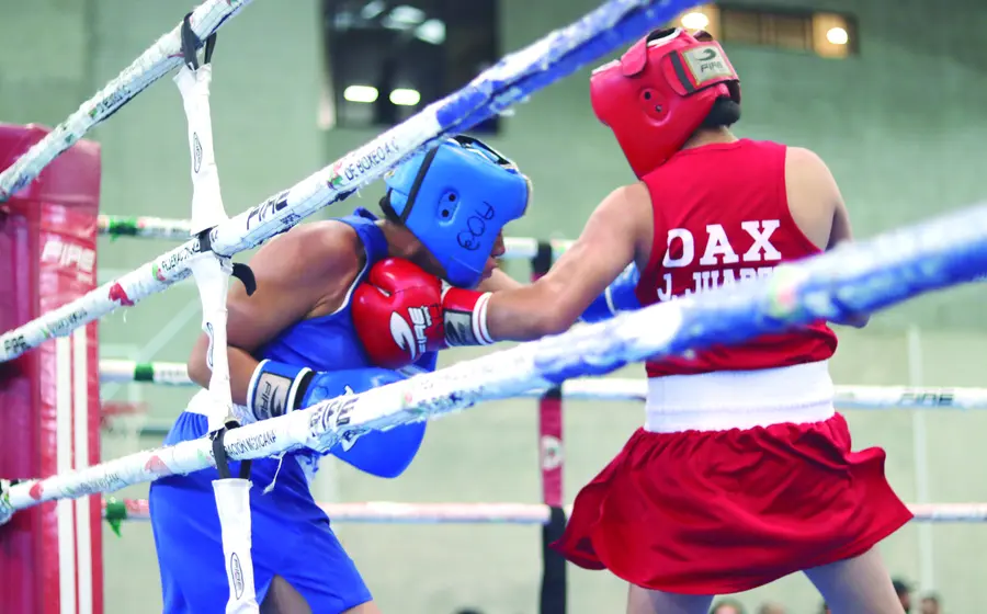 Arduas jornadas de boxeo vespertino en el Flores Magón, con este torneo regional-nacional.