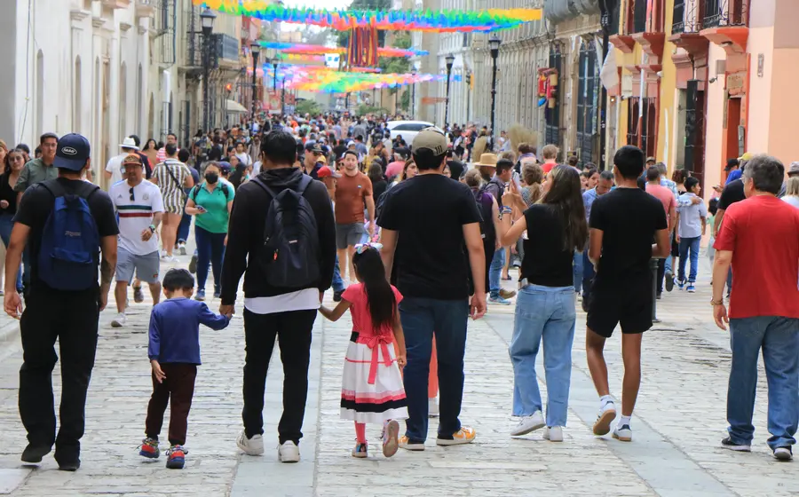 El riesgo de gentrificación y el turismo excesivo en Oaxaca podría llevar a una pérdida irreversible de la identidad ciudadana.