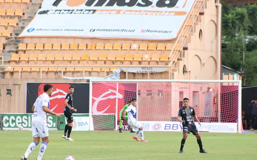 También apoya proyectos del sector profesional, como el futbol.