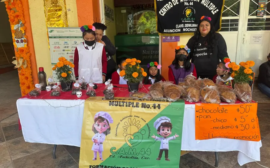 Por primera vez, los alumnos del CAM Nochixtlán participaron en la feria gastronómica.