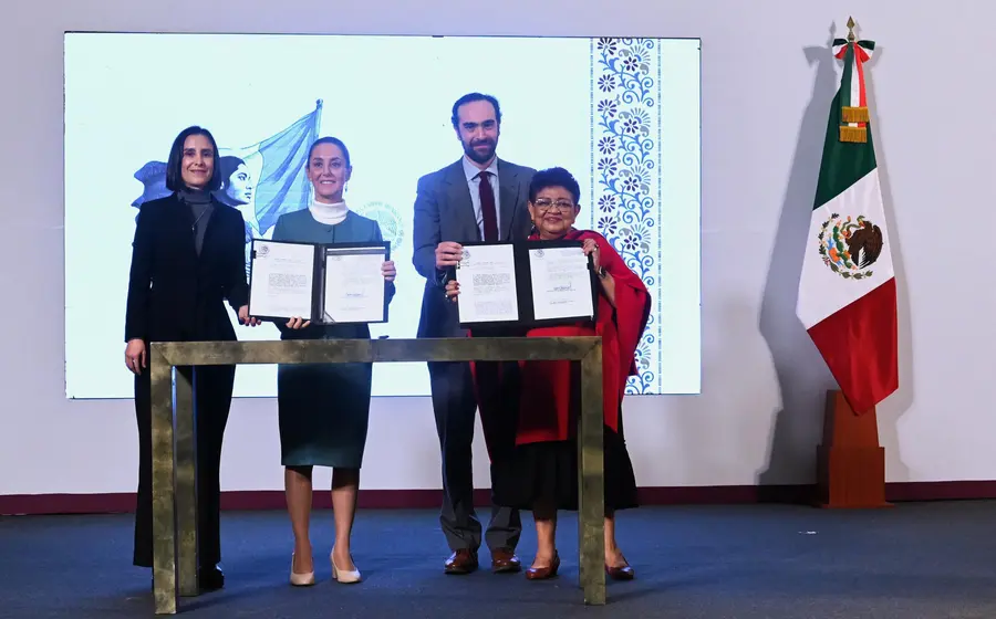 “Estamos muy felices, porque se le regresan al pueblo de México dos empresas que son fundamentales para el desarrollo del país”, indicó la titular de Energía.