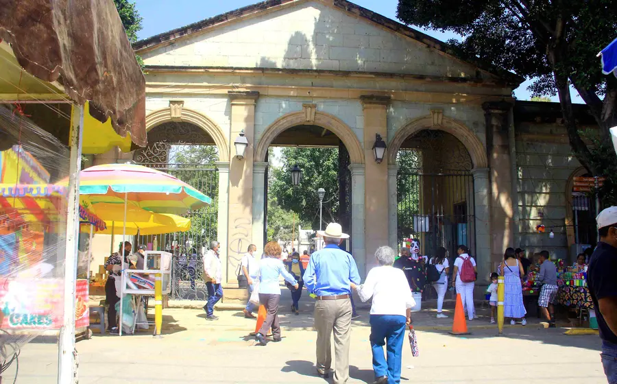 El Panteón General es ícono de los Valles Centrales de Oaxaca.