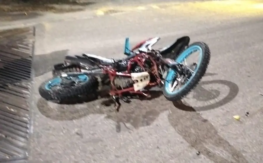 El joven tripulaba una motocicleta marca Italika.