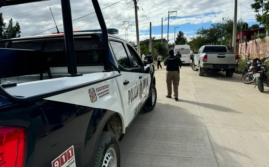 El cuerpo estaba en la entrada de su vivienda con disparos.