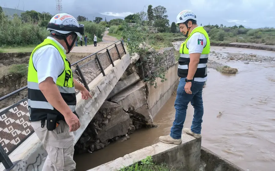 supervisan_puente_colapsado_mitla_oaxaca