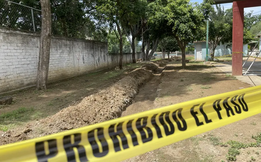 aguas_negras_escuelas_colonia_maestro