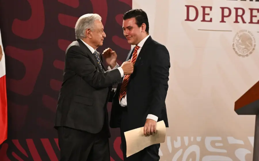 periodista_pedrero_llora_agradece_amlo