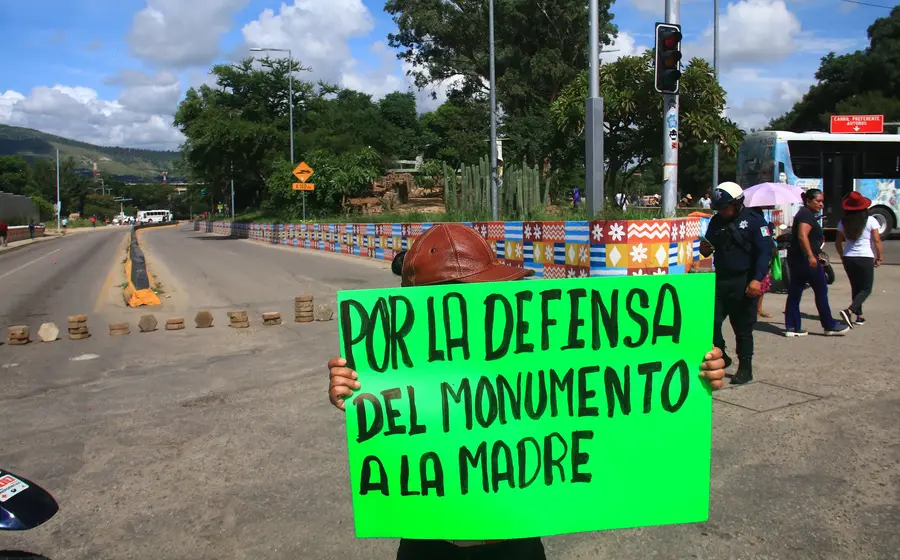 monumento-madre