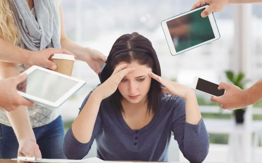 mujer-disgustada-trabajo-