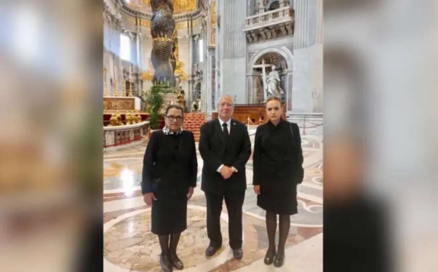 méxico_presente_funeral_papa