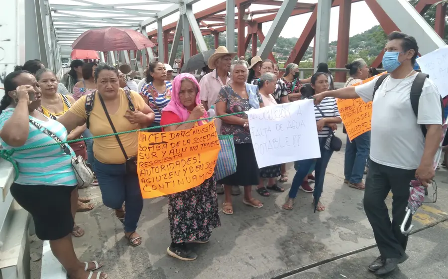 agua_bloqueo_vecinos