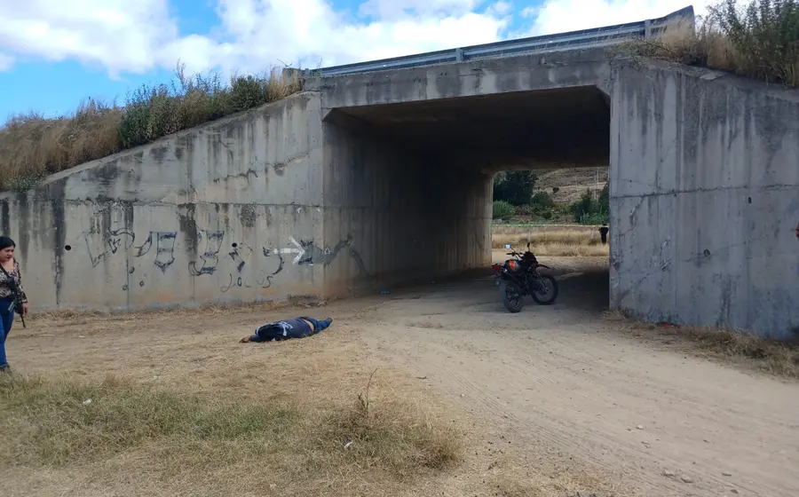 Un joven de 23 años fue hallado sin vida con impactos de arma de fuego.