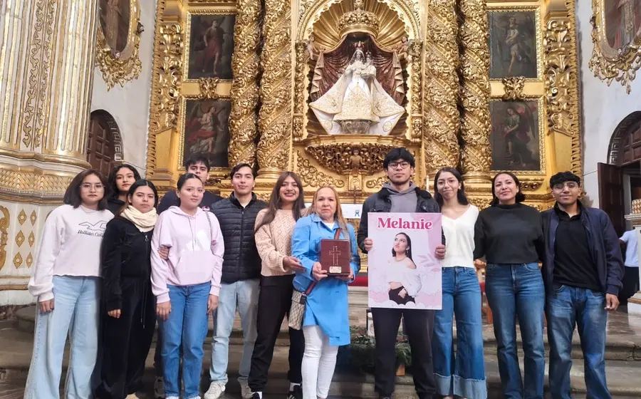 Con respeto, se tomaron la foto del recuerdo