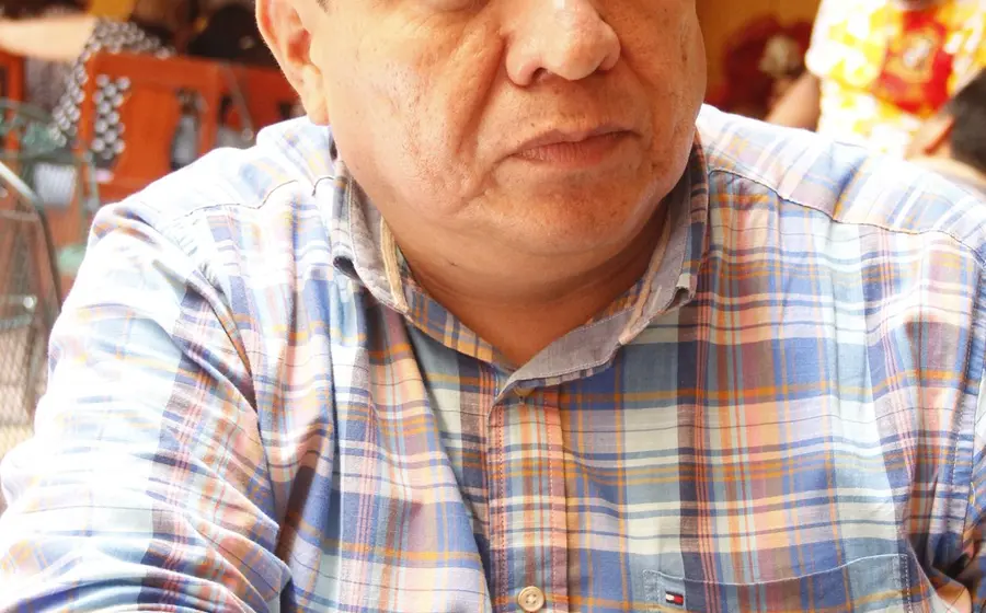 Abimael Olivera Pérez, de Canacintra Tehuantepec, en una fotografía de retrato para un artículo sobre la necesidad de una estación de bomberos local.