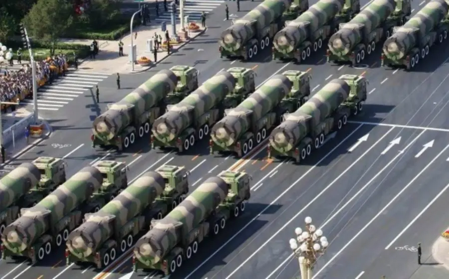 Imagen que ilustra la alerta del Pentágono sobre la expansión nuclear de China, acusaciones que el gobierno asiático ha rechazado y calificado como difamatorias.