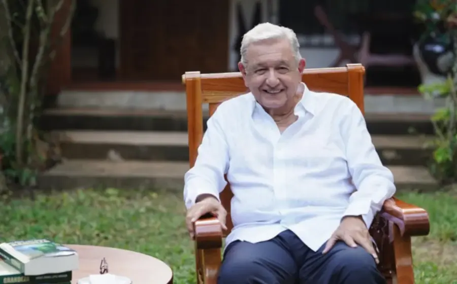 El expresidente Andrés Manuel López Obrador captado en una imagen de su reaparición a través de un video, donde pide respaldar a la Presidenta.