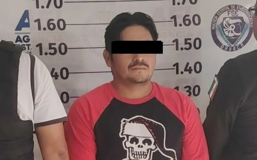 El arquitecto José Elías es mostrado durante su detención en Salina Cruz, tras ser acusado formalmente por el delito de fraude.