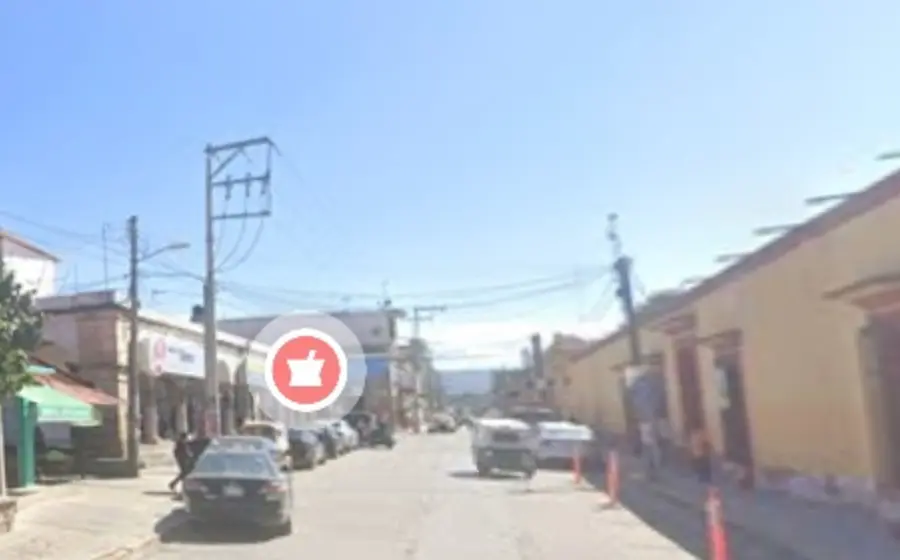 Dos mujeres de San Lucas Quiavini fueron asaltadas en el centro de Tlacolula de Matamoros, con un botín de 30 mil pesos.