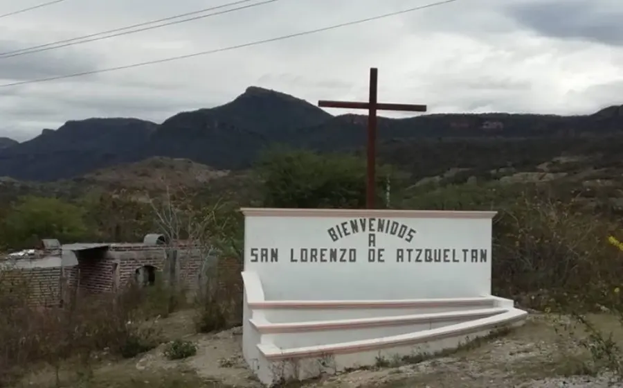 Imagen que muestra las consecuencias del ataque ocurrido en el predio comunal El Caracol, tema central del reportaje 'Los de abajo'.