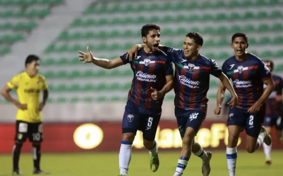 El equipo de fútbol Atlante celebra su regreso a la Liga MX después de una ausencia de 12 años en la primera división.