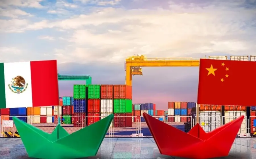 Contenedores de carga en un puerto, representando los productos de Asia que pagarán nuevos aranceles en México a partir del año 2026.
