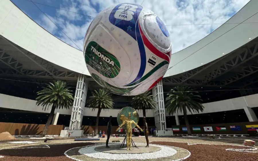 Fotografía del balón oficial 'Trionda', el esférico diseñado para la Copa Mundial de la FIFA que se celebrará en 2026.