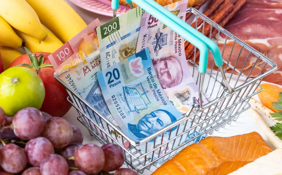 Gráfica conceptual que ilustra la alerta económica en México por el alza de la inflación y la baja en la tasa de interés del BdeM.