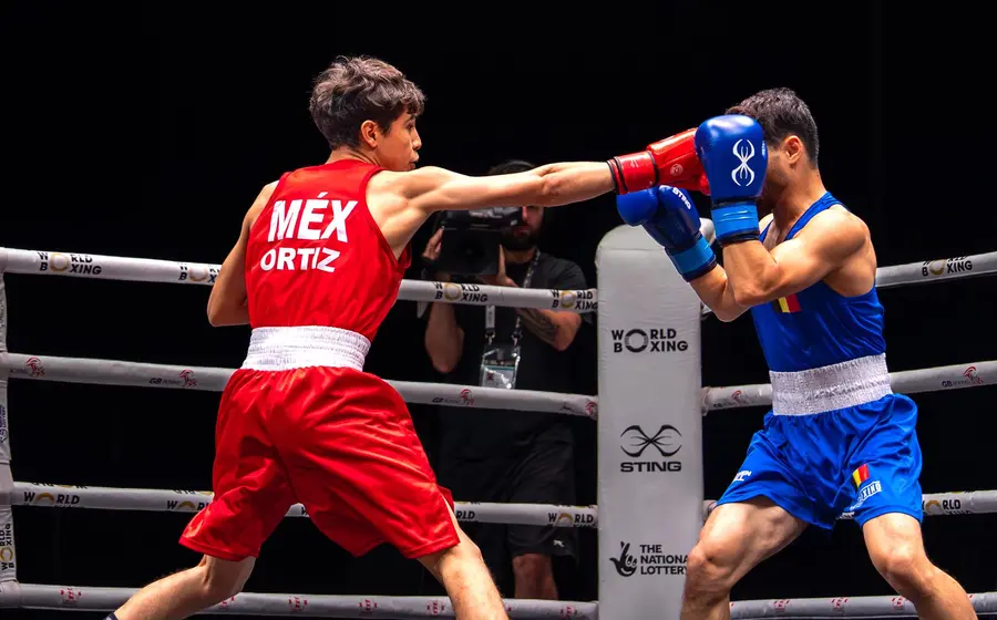 El boxeador Bryan Ortiz posa para una fotografía; es uno de los tres deportistas elegidos mencionados en el artículo.