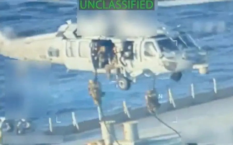 Un buque petrolero es asaltado por fuerzas estadunidenses en el Mar Caribe, una incautación que fue avalada por la Casa Blanca.