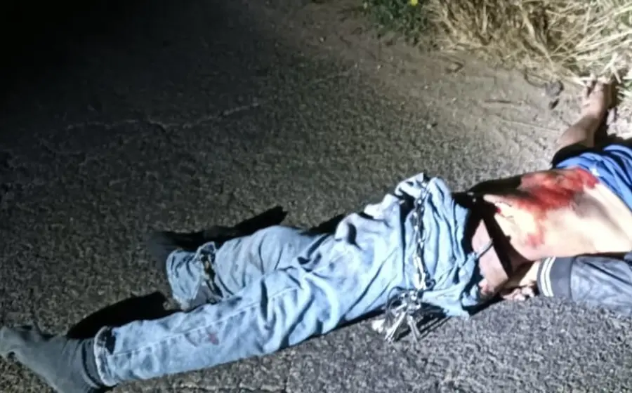 Escena del fatal accidente en la carretera a Puerto, San Pablo Huixtepec, donde un campesino perdió la vida tras ser arrollado.