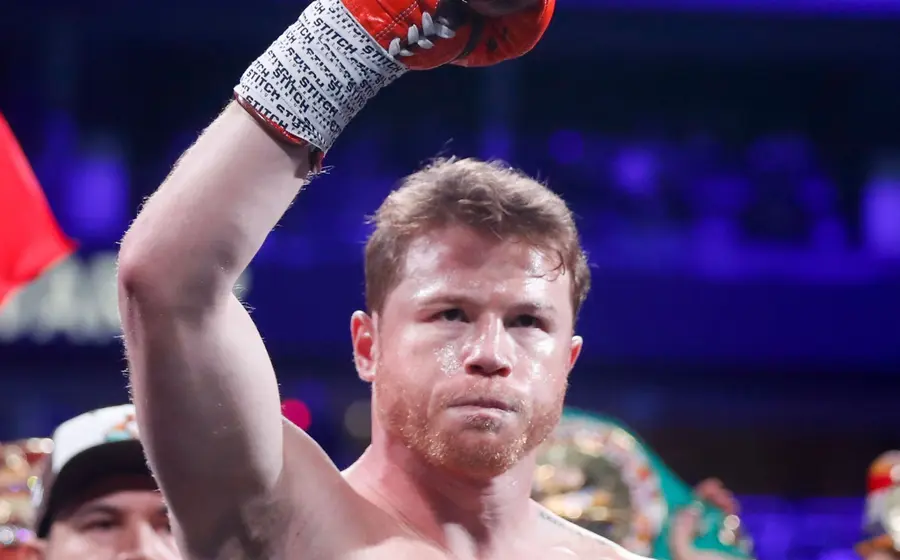 El boxeador mexicano Saúl 'Canelo' Álvarez, posando como el número uno del ranking mundial en la división de las 168 libras.