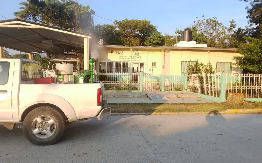Autoridades de salud de Oaxaca hacen un llamado a la población para eliminar criaderos y así frenar la transmisión del dengue ante el aumento de casos.