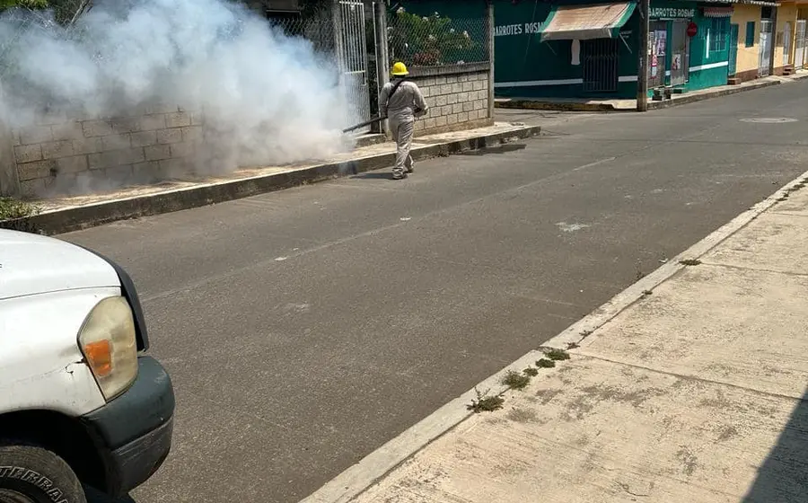 Alerta sanitaria en Oaxaca por el aumento de casos de dengue, con el municipio de Tuxtepec como el principal foco de contagios.