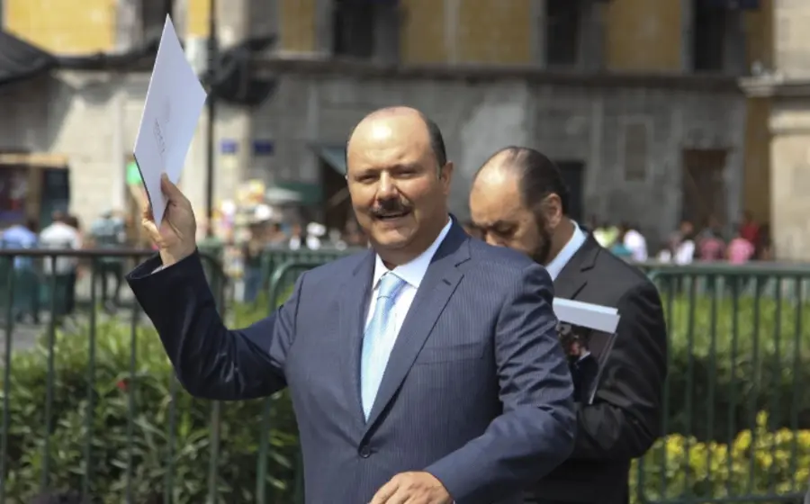 El exgobernador de Chihuahua, César Duarte, durante su proceso judicial, donde una juez de control otorgó seis meses para la investigación complementaria.