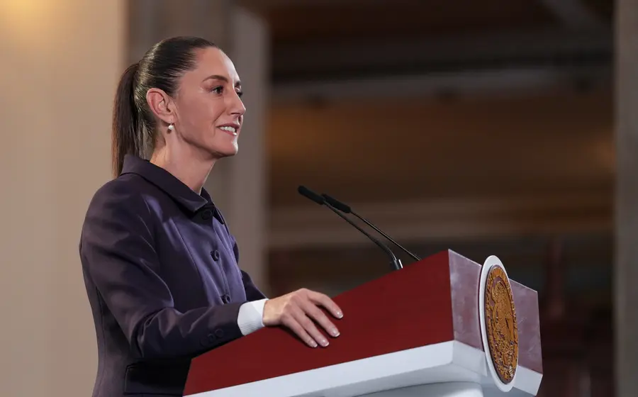 La Presidenta Claudia Sheinbaum, quien fue reconocida por la revista Forbes en el quinto lugar de su lista de las mujeres más poderosas del mundo.
